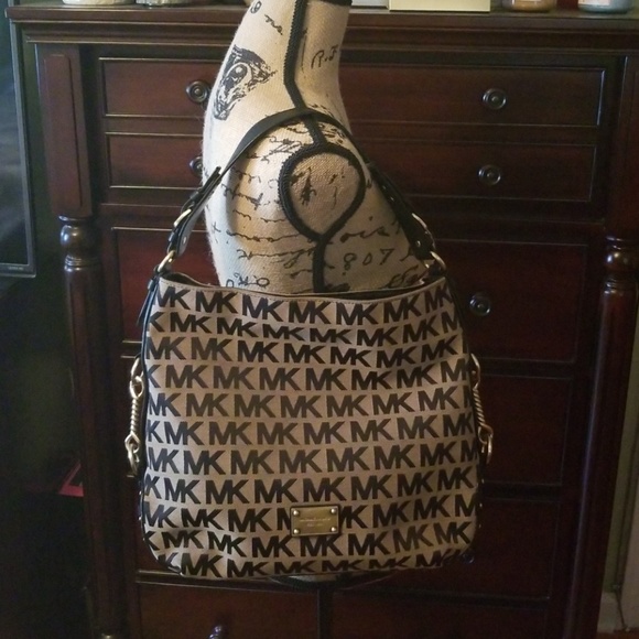 Michael Kors Handbags - Michael Kors Hobo bag